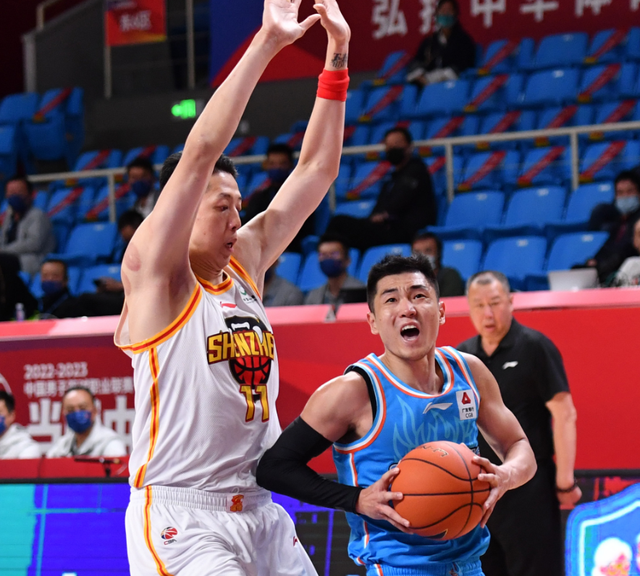 布莱顿训练开放日;集结日迎来里程碑引欢呼;CBA常规赛在即;阵容厚度经受考验 布莱顿训练开放日;集结日迎来里程碑引欢呼;CBA常规赛在即;阵容厚度经受考验