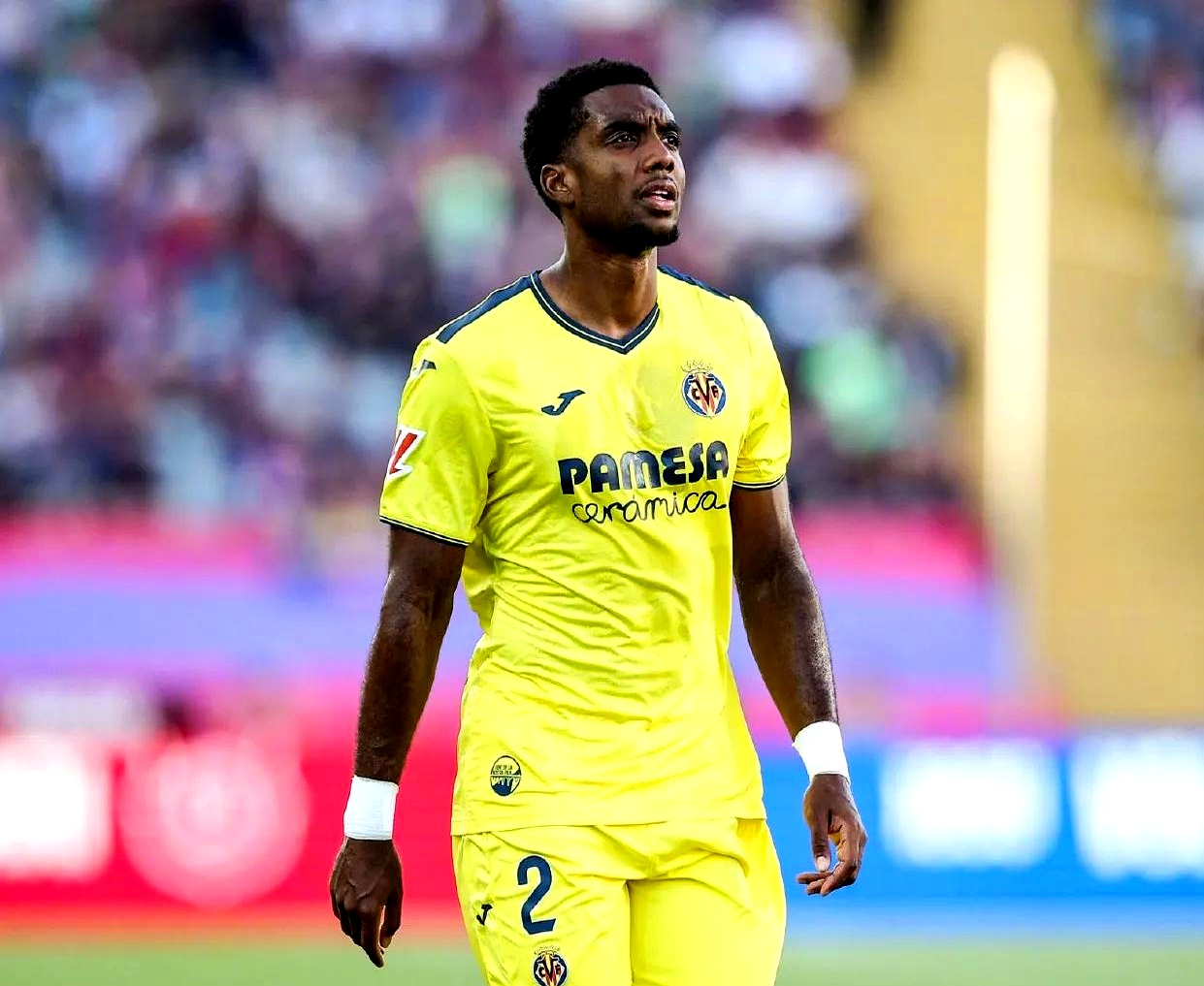 包含欧联关键时刻走向成谜，菲尼克斯太阳遗憾出局，气氛紧张，赛季目标并未改变的词条