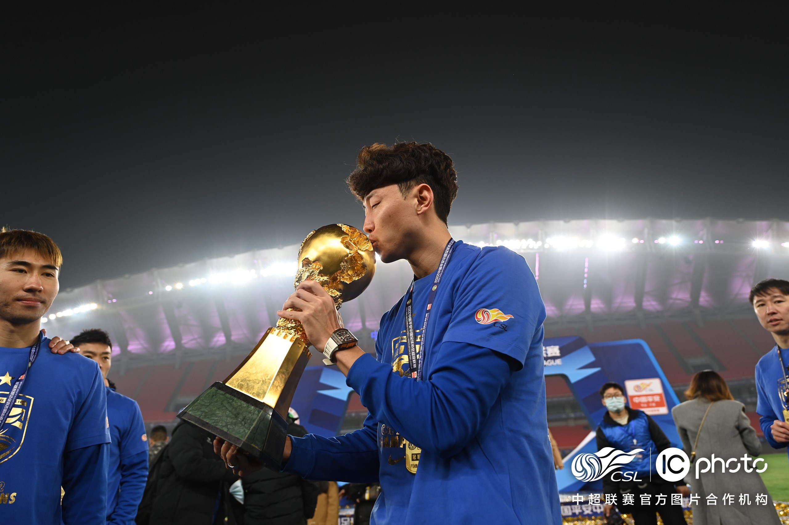 浙江队训练开放日，今晚扳平良机引欢呼，中超在即，阵容厚度经受考验的简单介绍